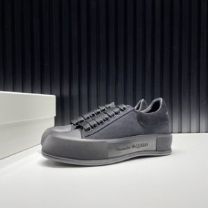 Alexander McQueen Sneaker Deck Plimsoll in Black