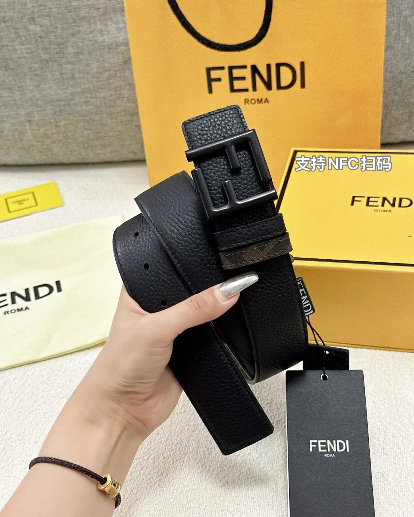 Fendi Black Reversible Leather Belt - 4.0cm Wide, Adjustable Length, Casual and Business Style - Image 3