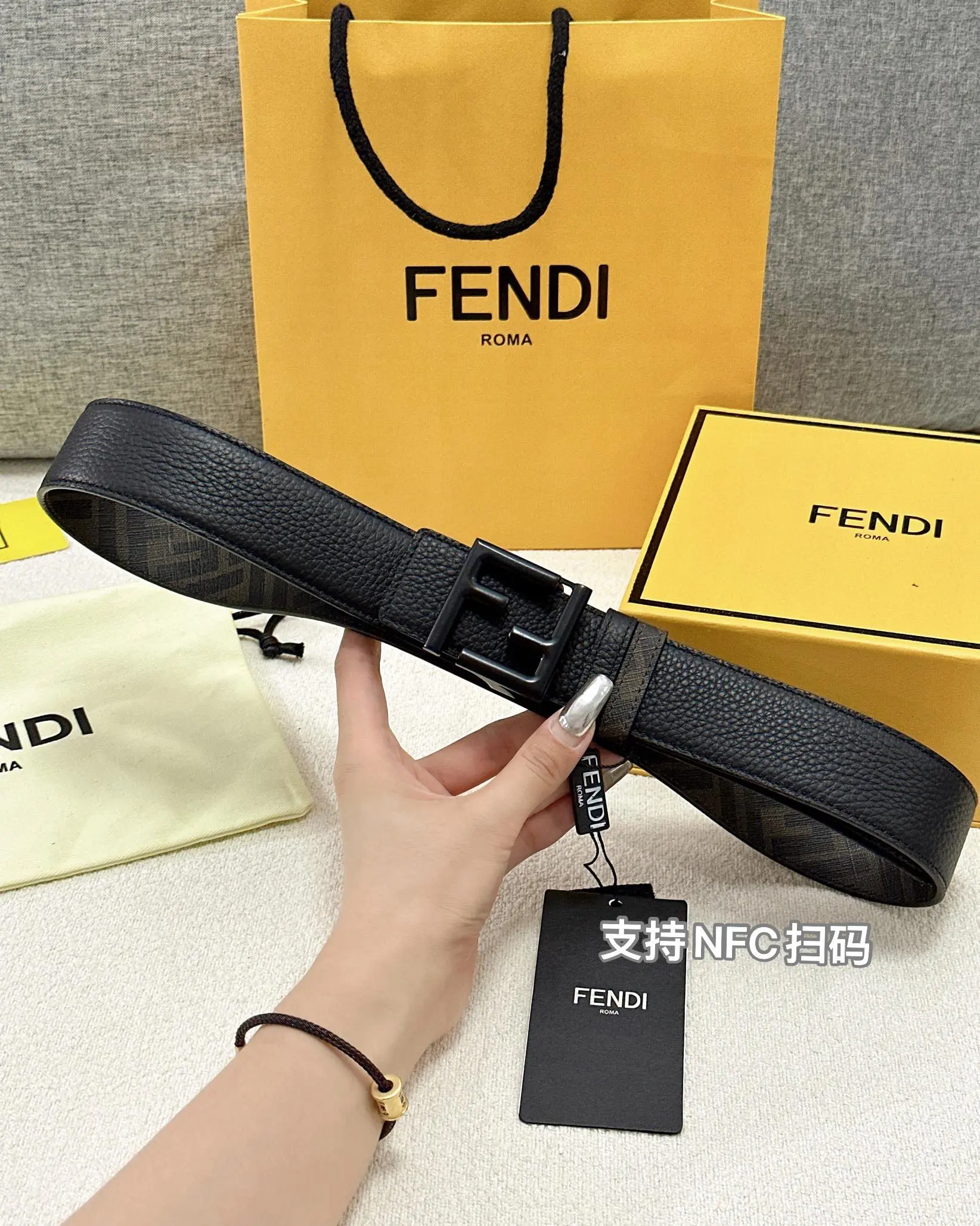 Fendi Black Reversible Leather Belt - 4.0cm Wide, Adjustable Length, Casual and Business Style - Image 4