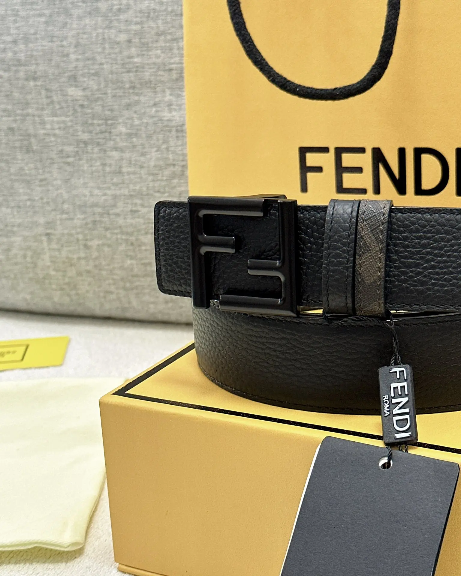 Fendi Black Reversible Leather Belt - 4.0cm Wide, Adjustable Length, Casual and Business Style - Image 7