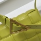 Replica Bottega Veneta Cassette Crossbody Bag Padded Maxi Intrecciato Leather Green 1025001