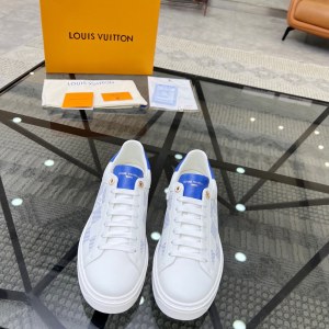 Replica Louis Vuitton LV Trainer Sneakers In Silver Metallic Calfskin