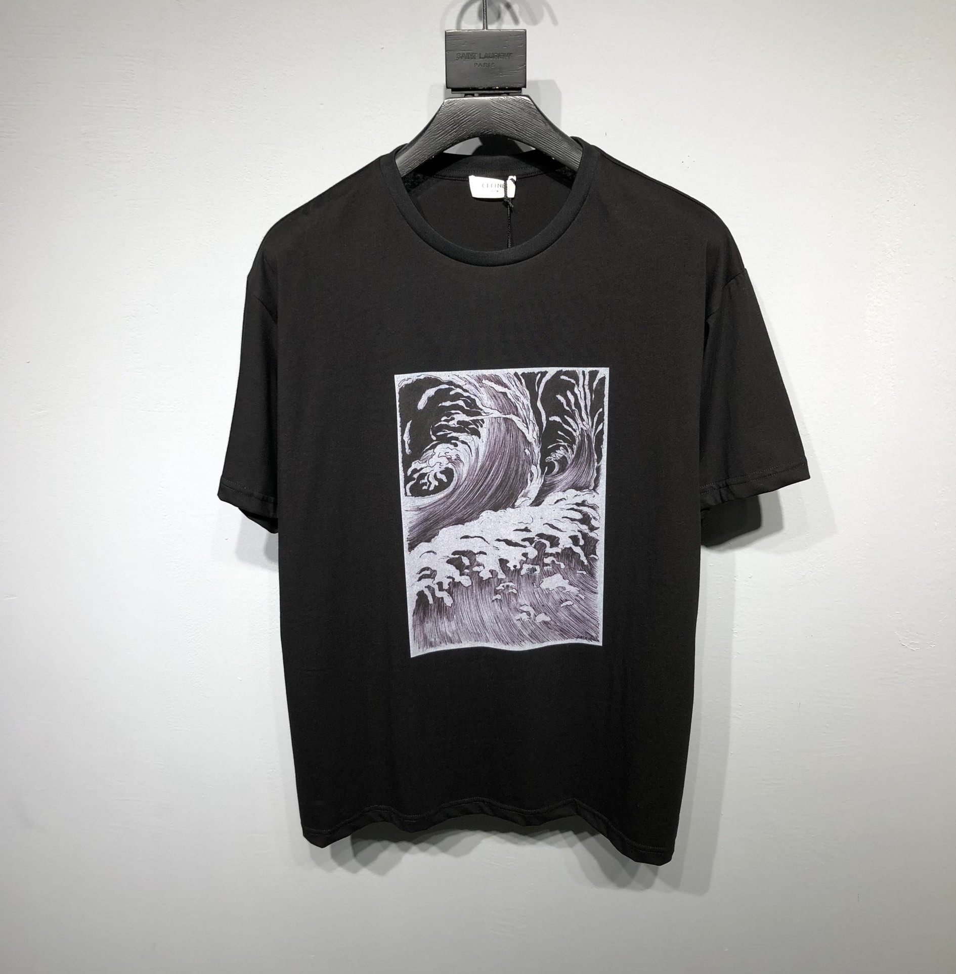 KickWho Replica Black Waves Print T-Shirt | Jongho