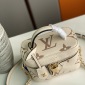 Replica Louis Vuitton On The Go Pm Cream Bag