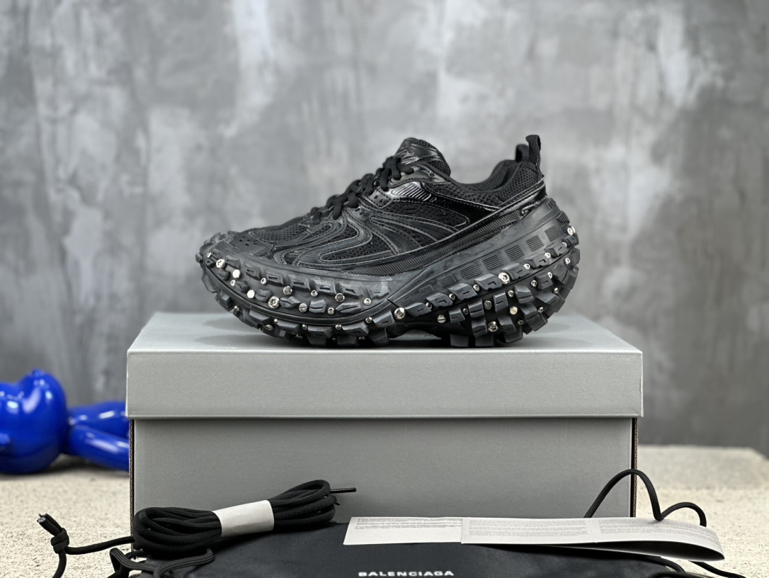 Replica Balenciaga Studded Screw Bouncer Sneakers Black Silver Dswt
