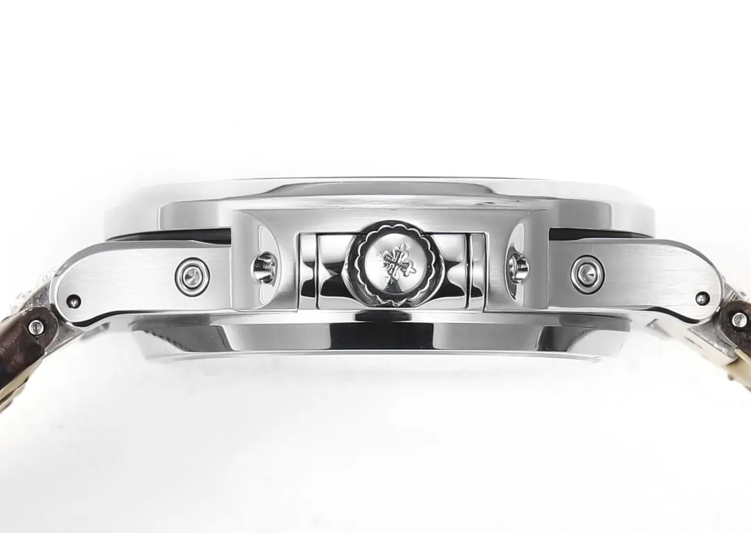 Patek Philippe Green Nautilus Watch - Image 7