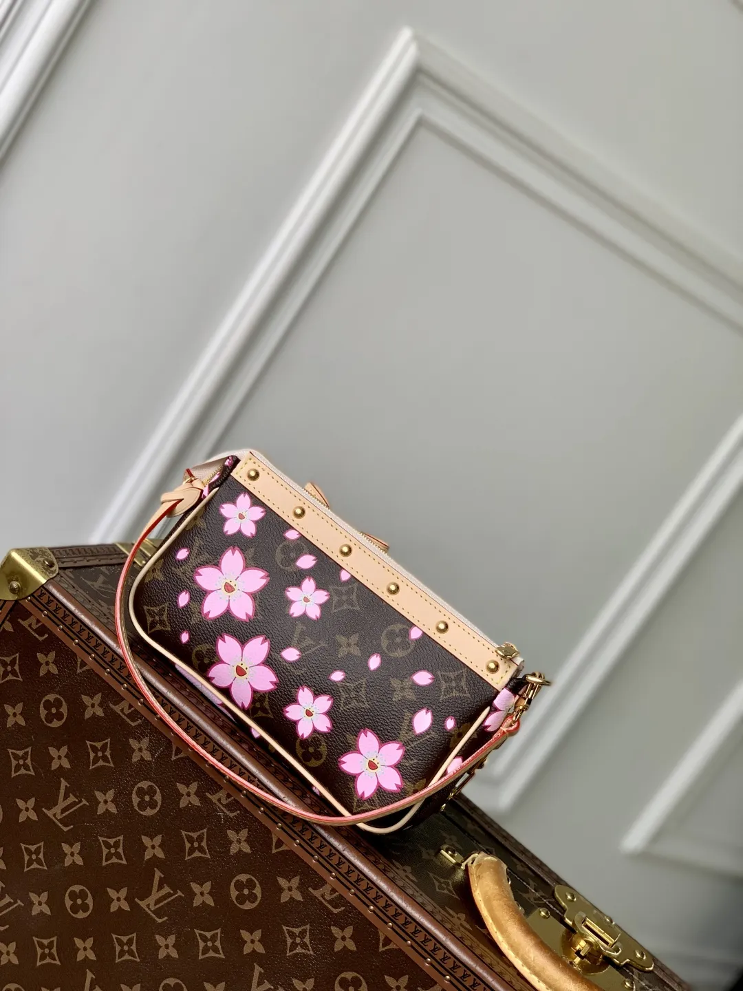 Louis Vuitton ピンク Cherry Blossom クラッチバッグ - 画像 (4)