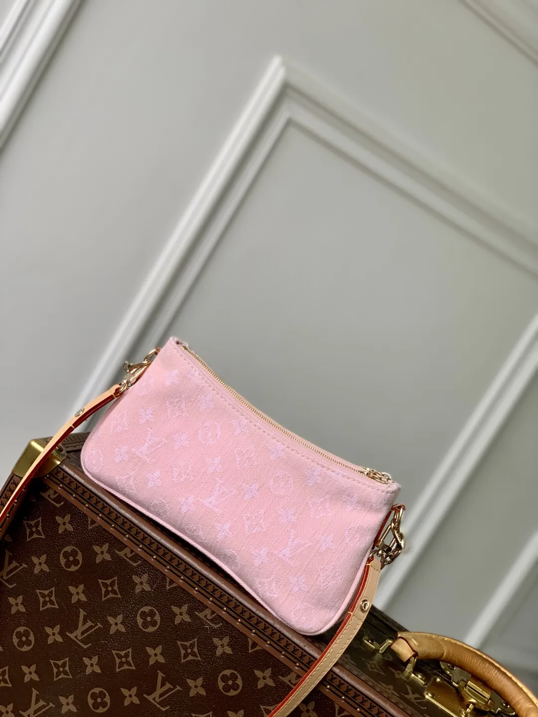 LOUIS VUITTON Liv Pochette ピンク デニムバッグ - 画像 (4)