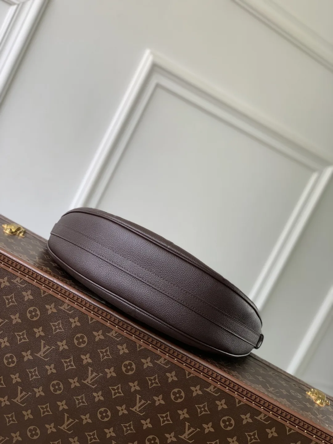 Louis Vuitton チョコレート Loop Hobo バッグ - 画像 (5)