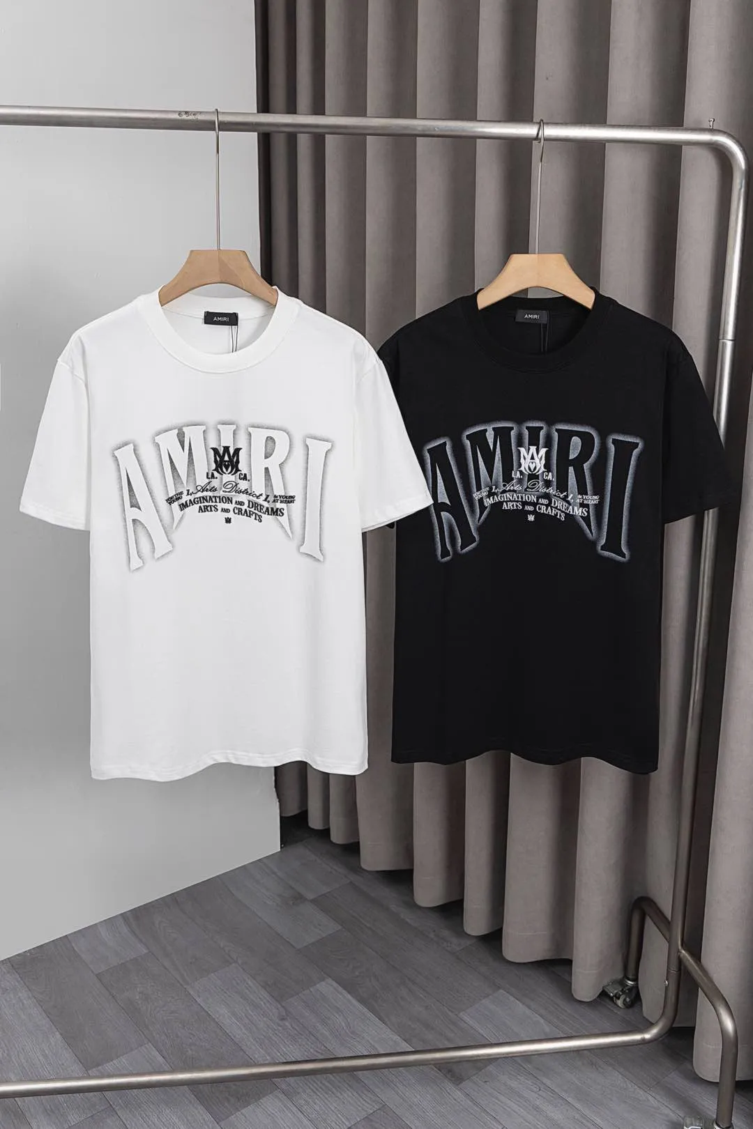 AMIRI新作黒白プリント半袖Tシャツ