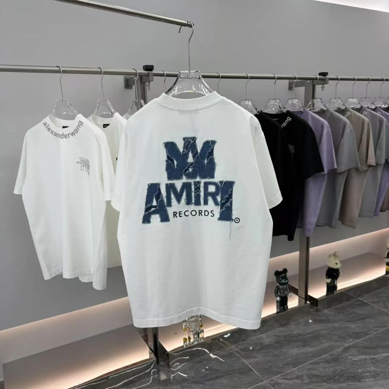 AMIRI新作黒プリント半袖Tシャツ