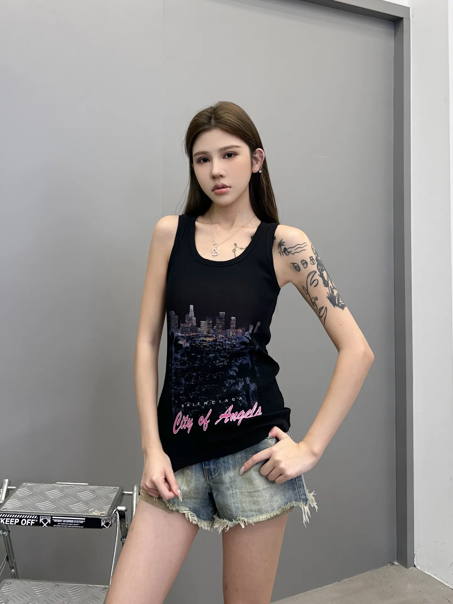 パリ新作黒ベストシティプリントSMLサイズ