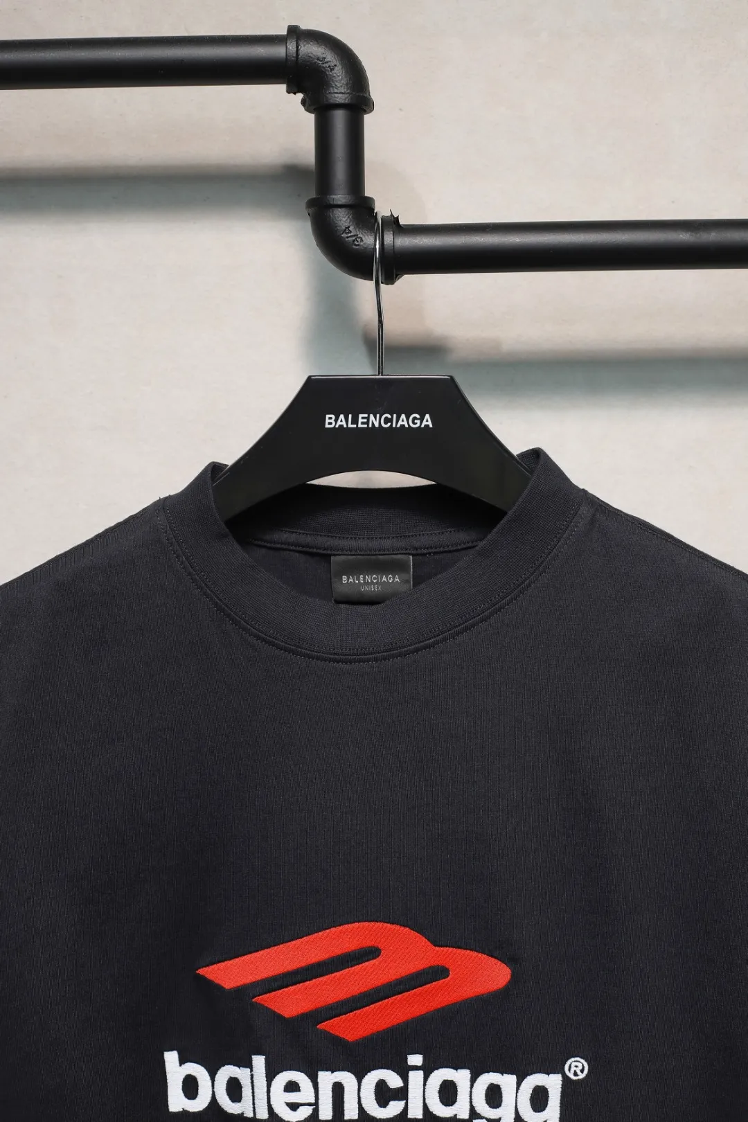 BALENCIAGA ブラックロゴ刺繍Tシャツ - 画像 (4)