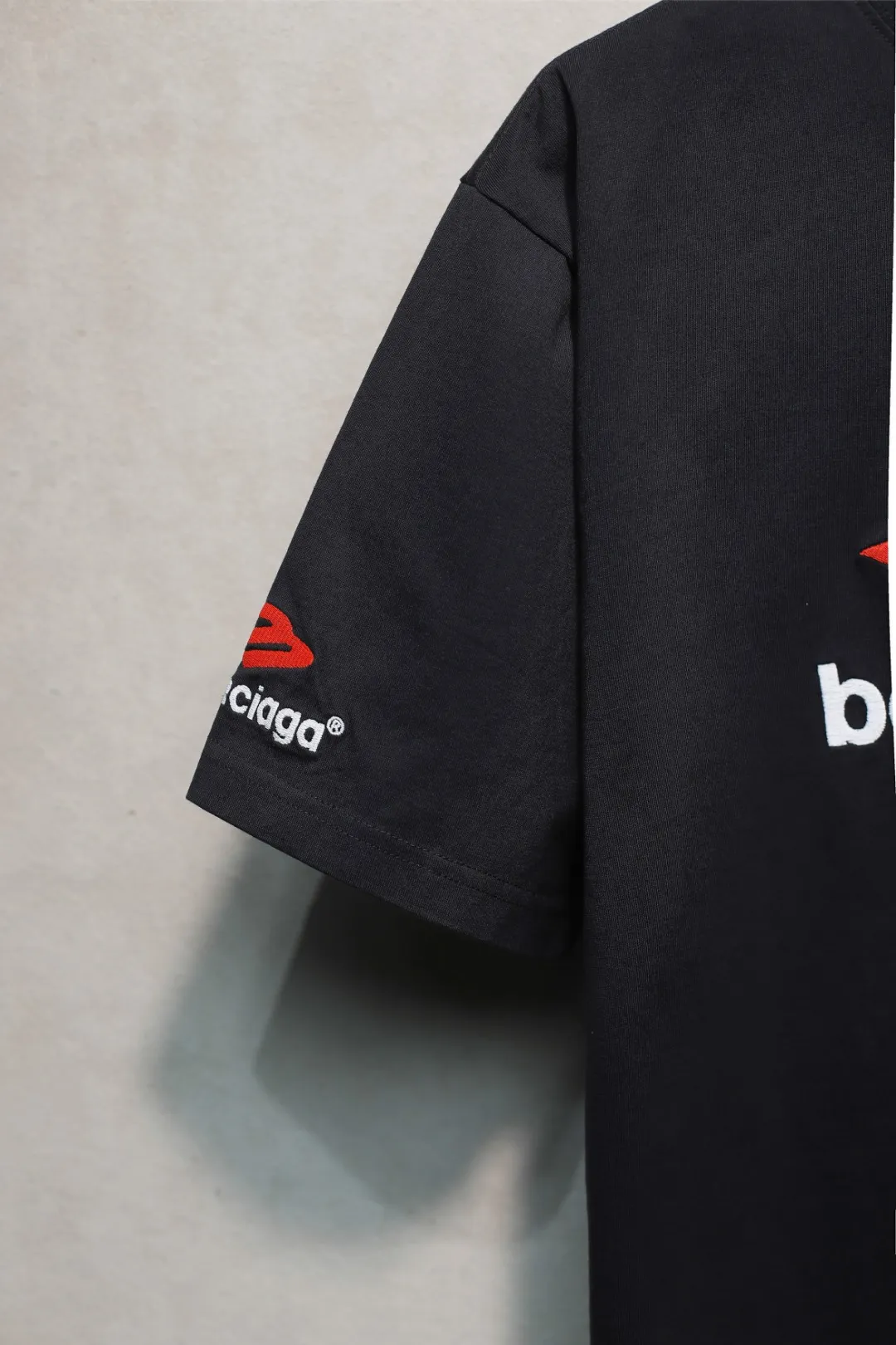 BALENCIAGA ブラックロゴ刺繍Tシャツ - 画像 (6)