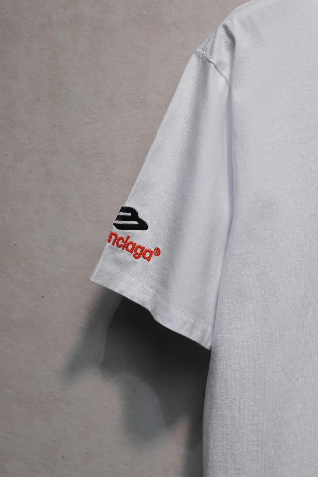 BALENCIAGA ホワイト ロゴ刺繍Tシャツ - 画像 (6)