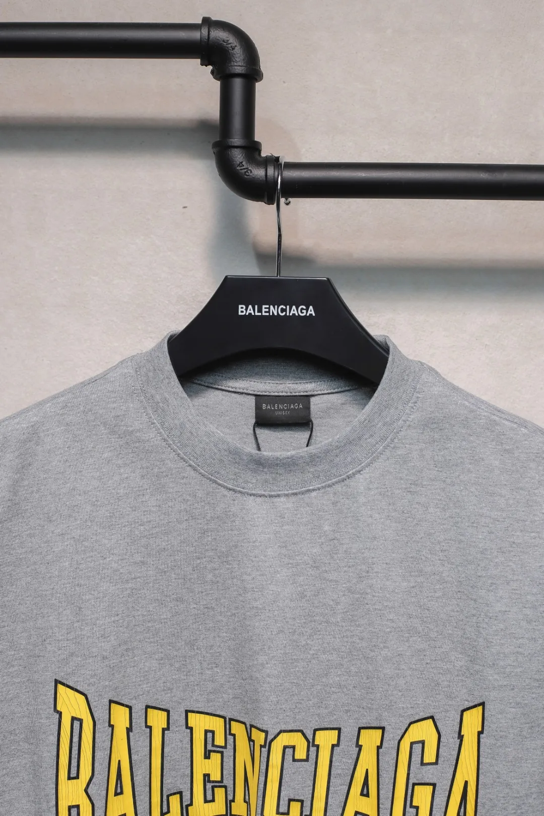 BALENCIAGA グレー 裂け目ロゴTシャツ - 画像 (4)