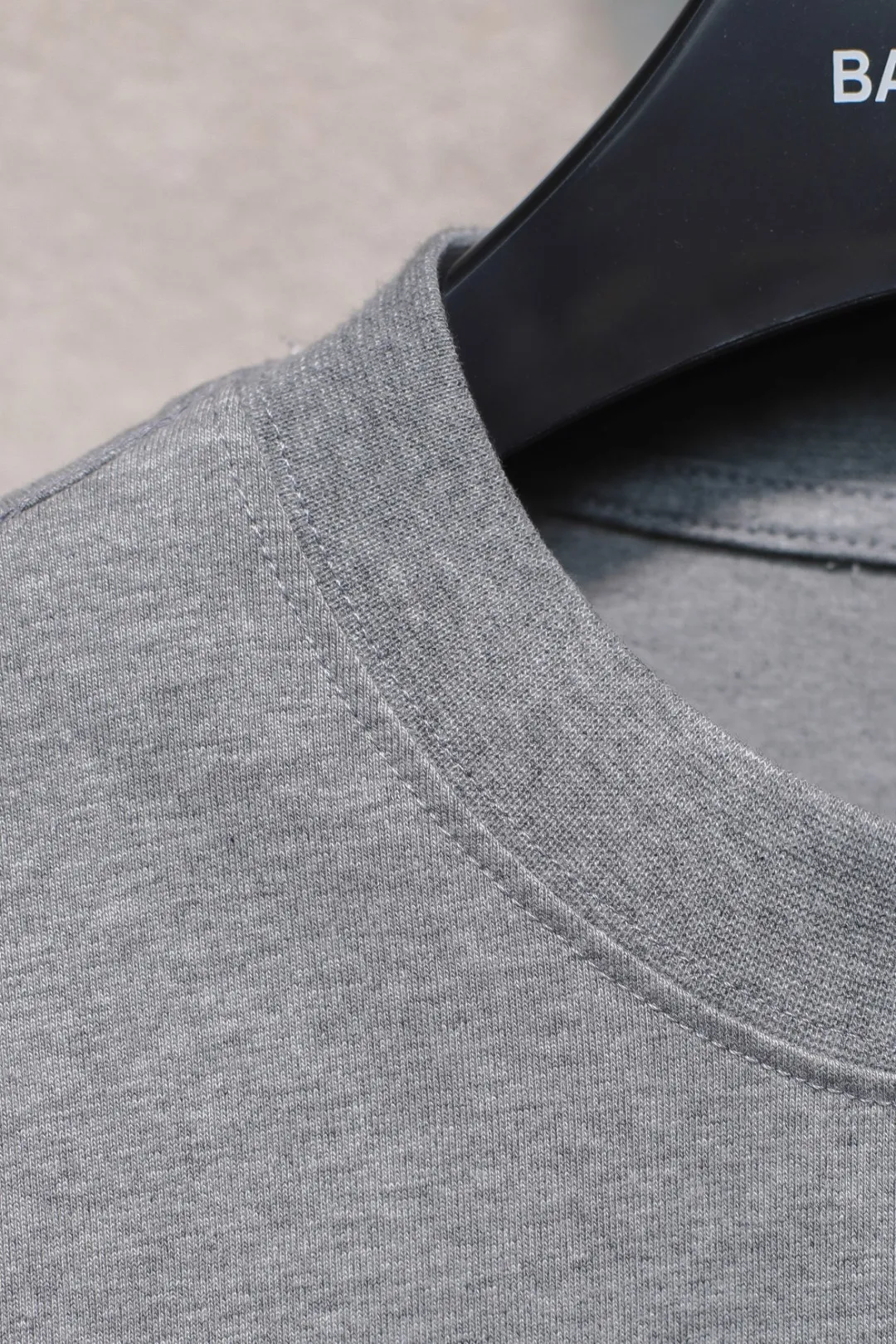 BALENCIAGA グレー 裂け目ロゴTシャツ - 画像 (9)