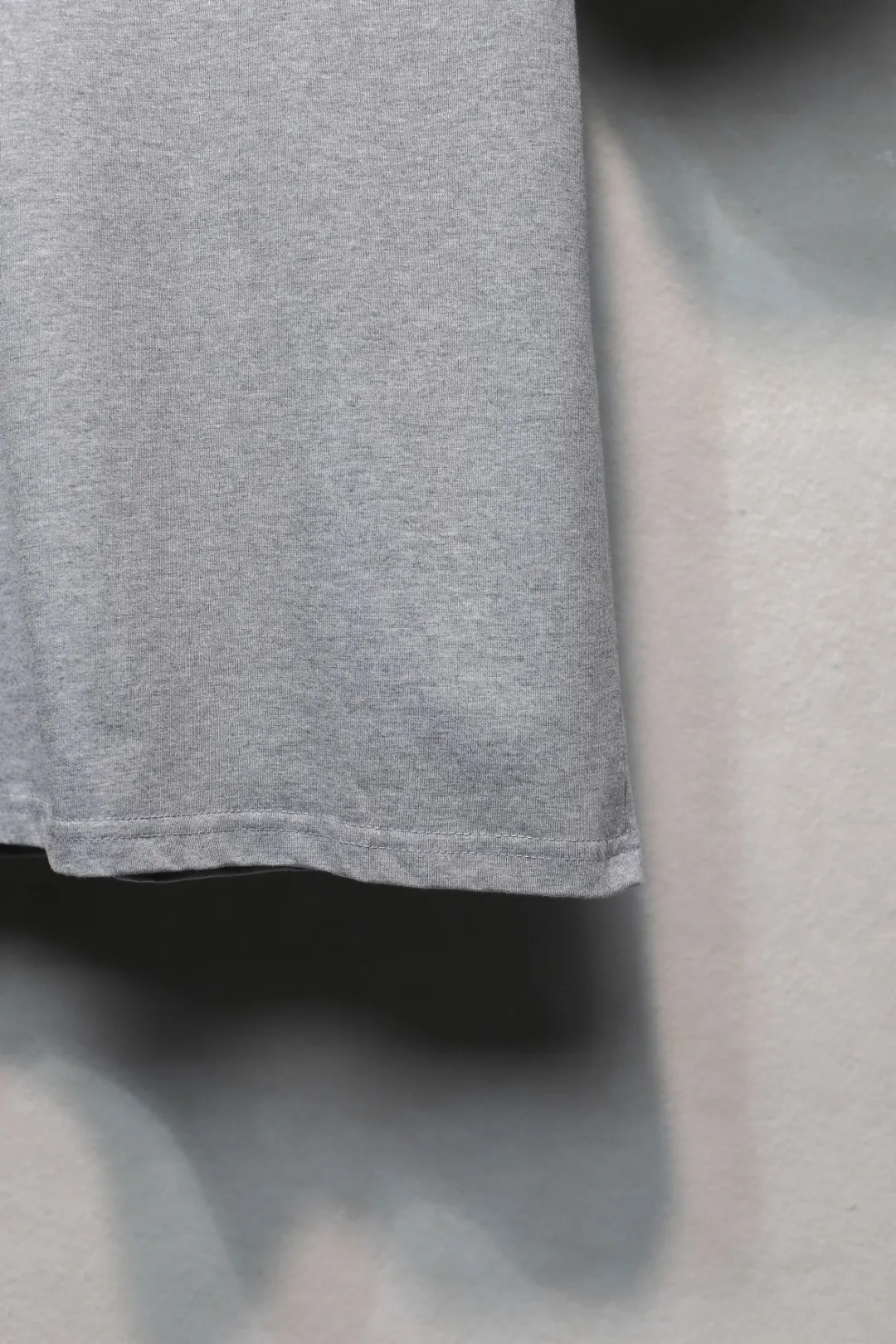 BALENCIAGA グレー 裂け目ロゴTシャツ - 画像 (10)