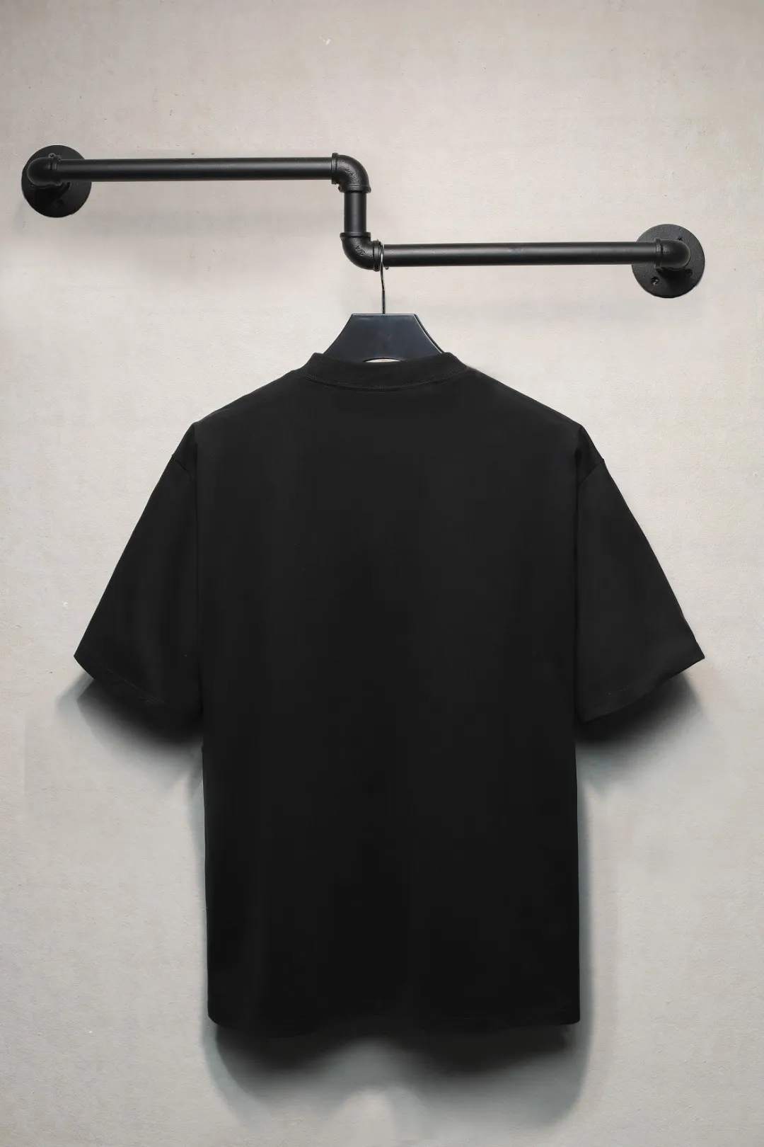 BALENCIAGA 黒 裂け目ロゴTシャツ - 画像 (3)