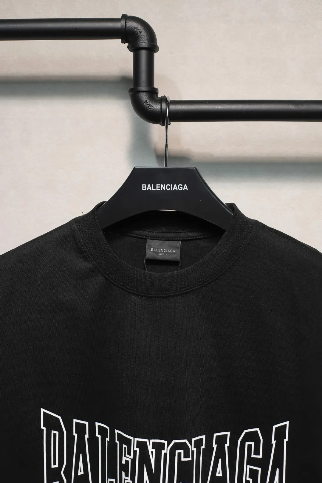 BALENCIAGA 黒 裂け目ロゴTシャツ - 画像 (4)