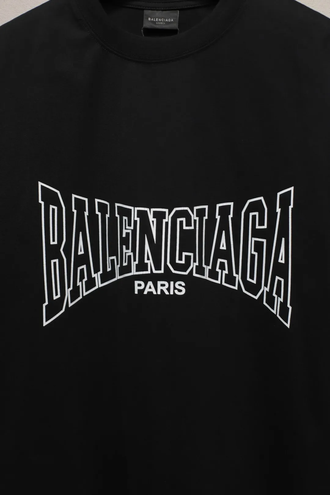 BALENCIAGA 黒 裂け目ロゴTシャツ - 画像 (7)