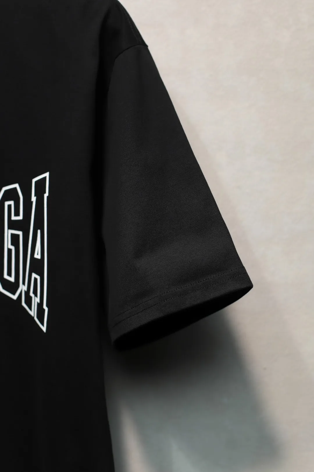 BALENCIAGA 黒 裂け目ロゴTシャツ - 画像 (8)