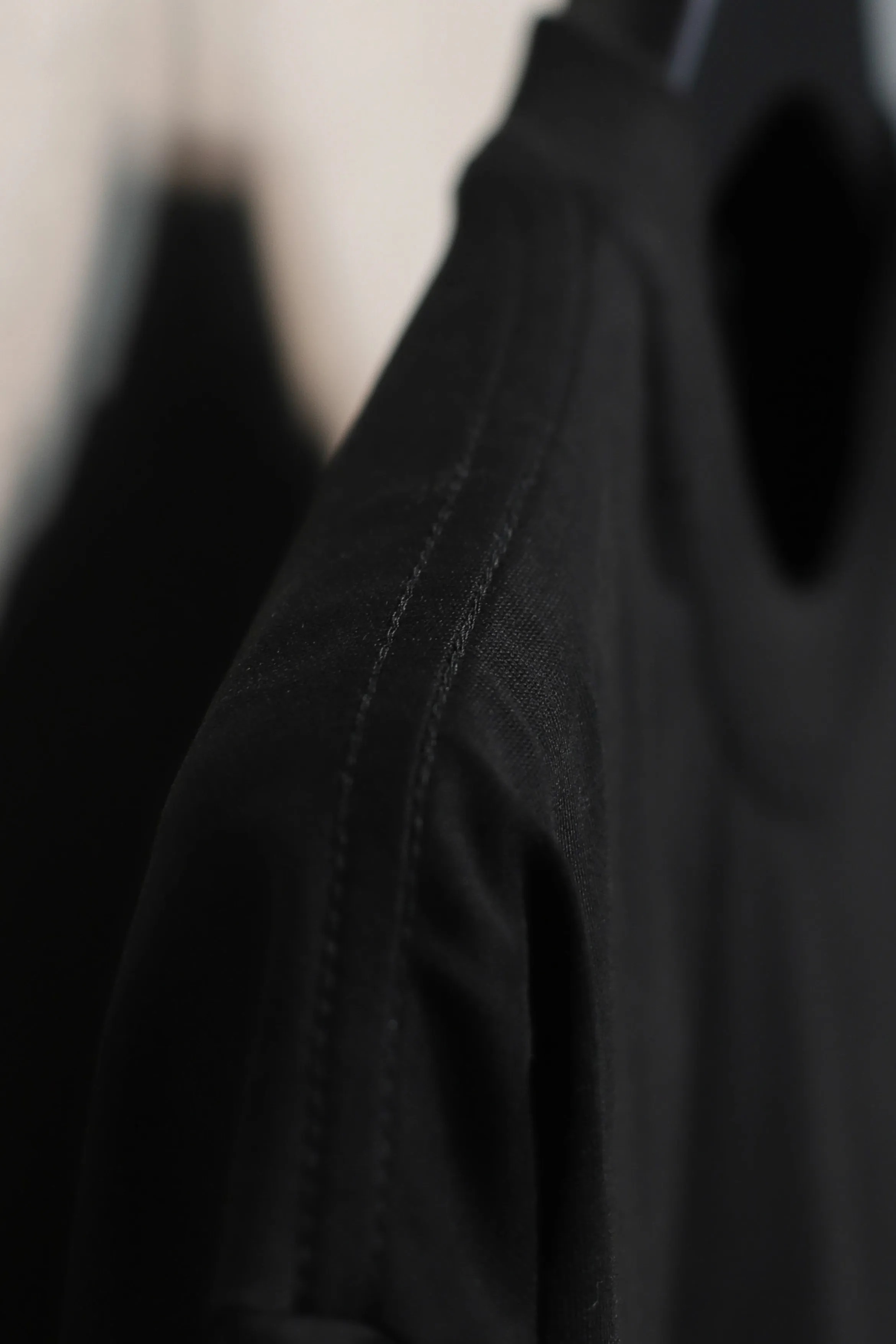 BALENCIAGA 黒 裂け目ロゴTシャツ - 画像 (9)