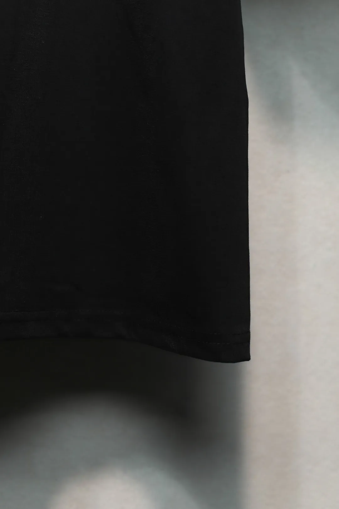 BALENCIAGA 黒 裂け目ロゴTシャツ - 画像 (10)