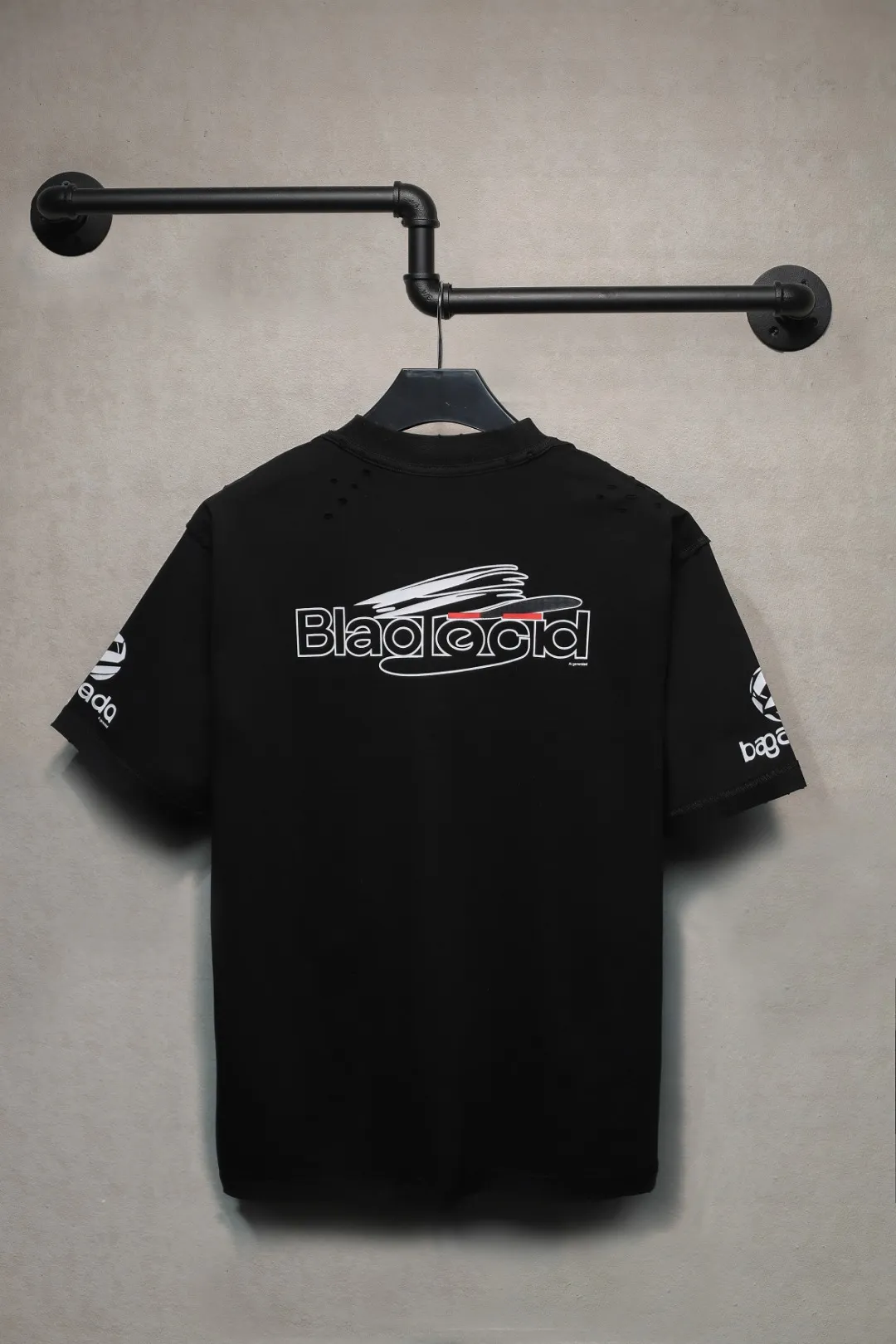 BALENCIAGA 黒 AI GENERATED Tシャツ - 画像 (3)