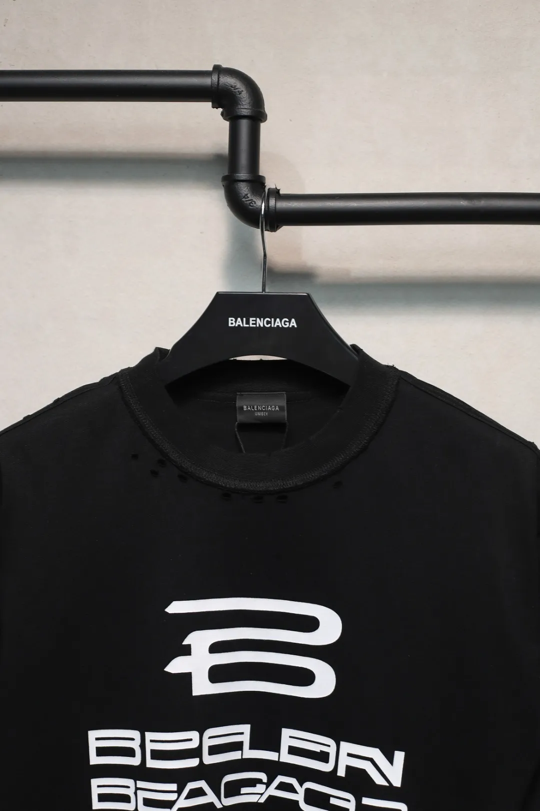 BALENCIAGA 黒 AI GENERATED Tシャツ - 画像 (4)