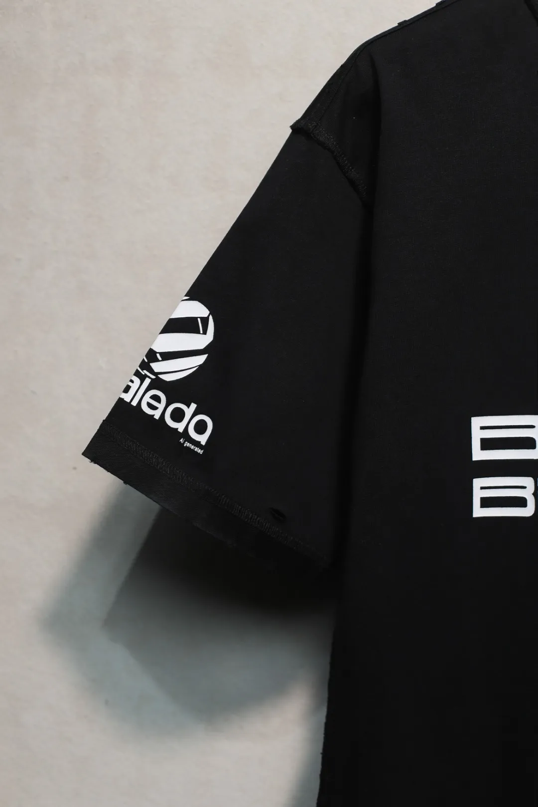 BALENCIAGA 黒 AI GENERATED Tシャツ - 画像 (6)