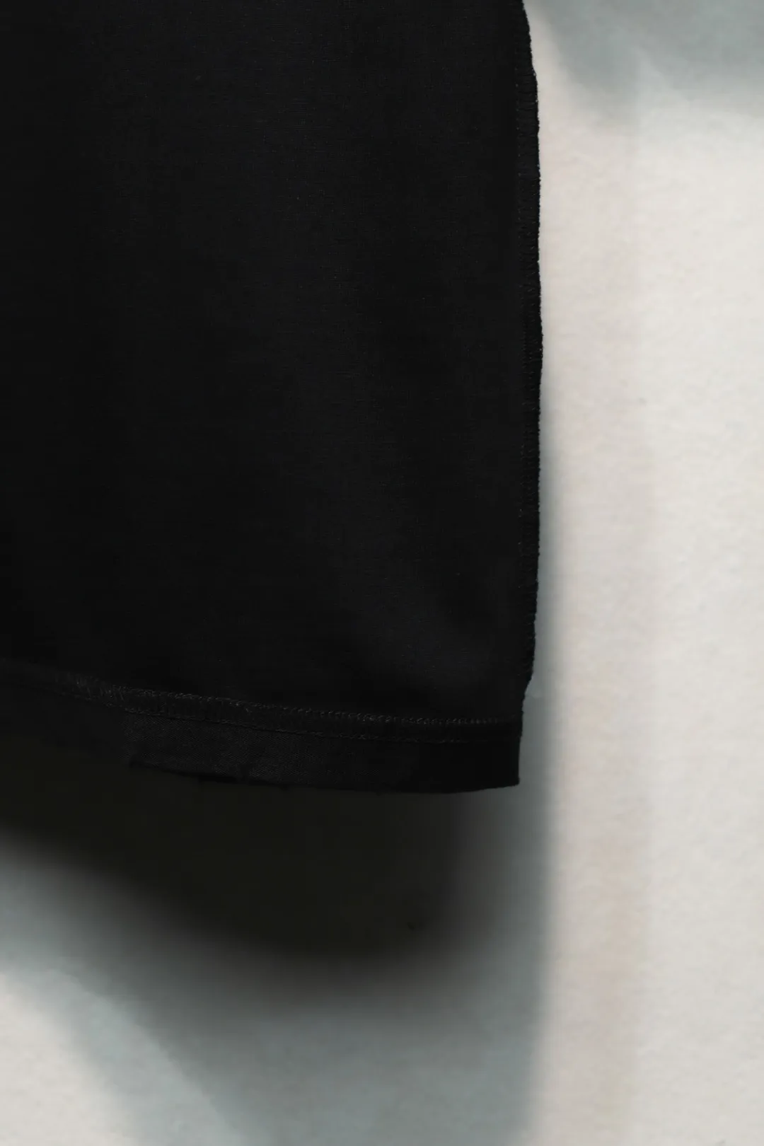 BALENCIAGA 黒 AI GENERATED Tシャツ - 画像 (9)