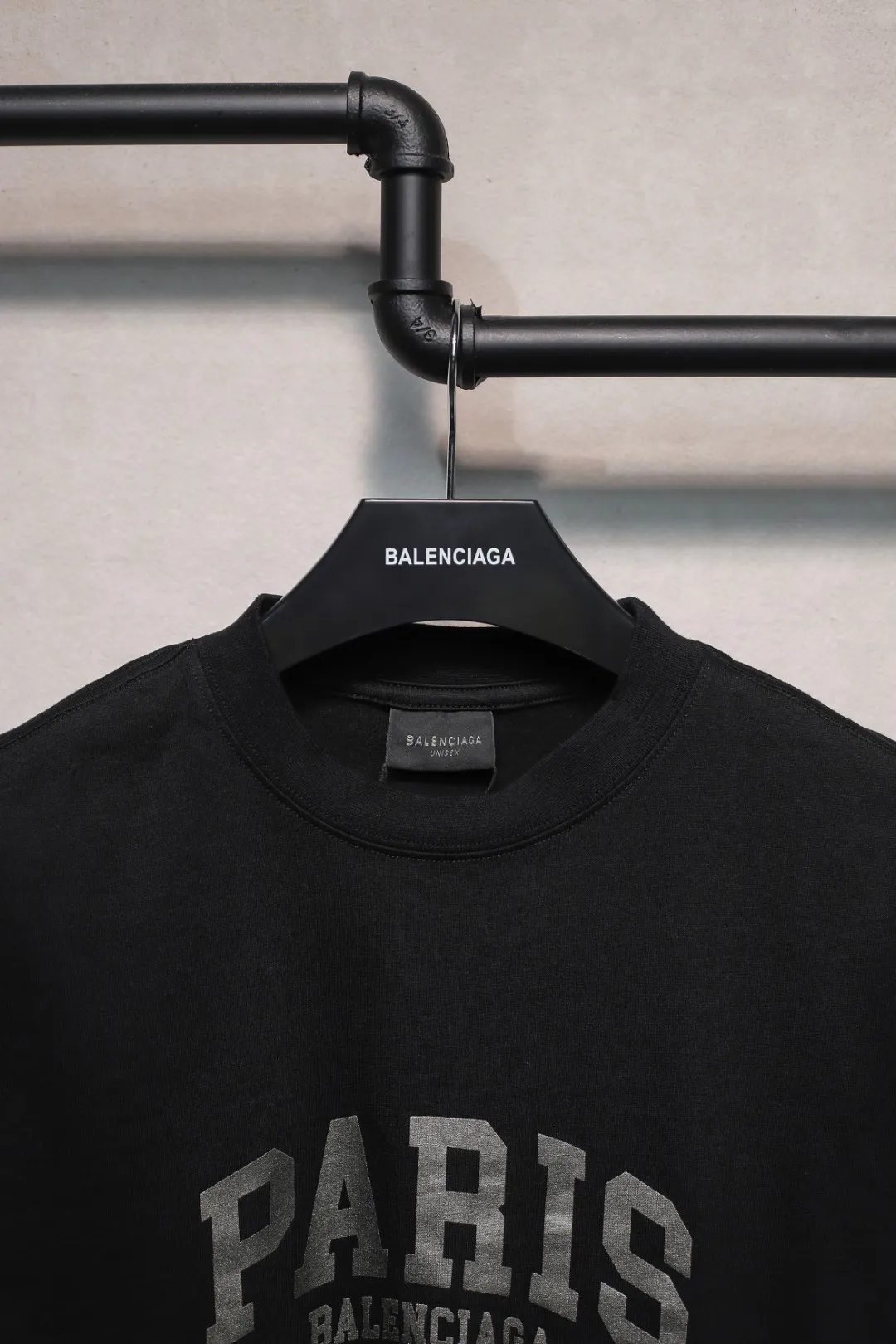 BALENCIAGA パリ黒Tシャツ ゆったりスタイル - 画像 (4)