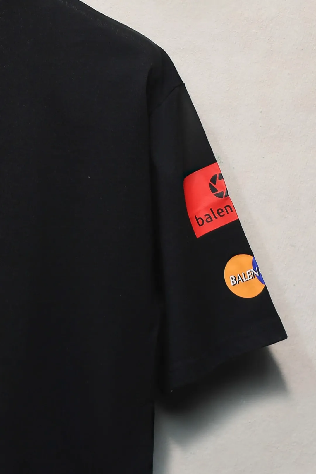 BALENCIAGA新作黒プリント半袖Tシャツ - 画像 (8)
