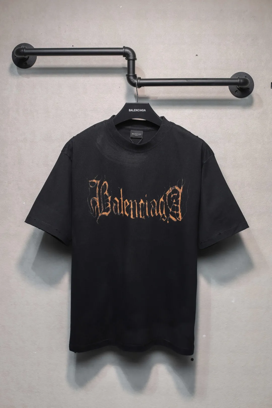 BALENCIAGA新作黒サンスクリット半袖Tシャツ