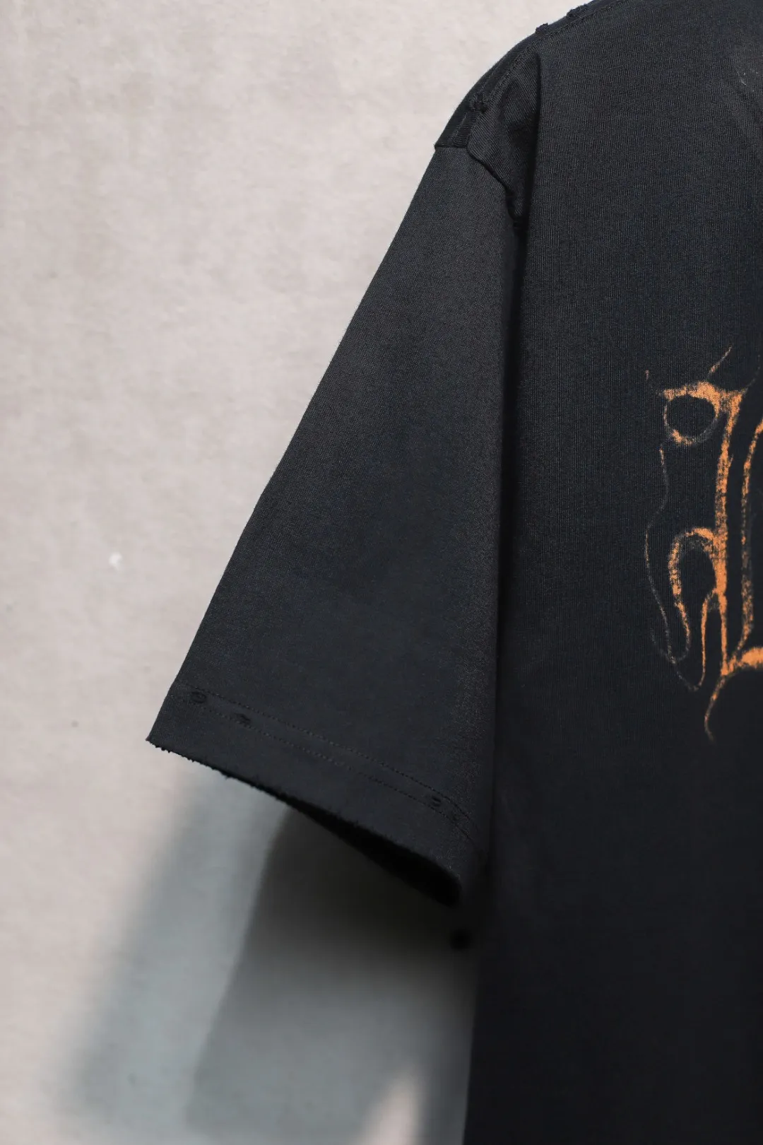 BALENCIAGA新作黒サンスクリット半袖Tシャツ - 画像 (6)