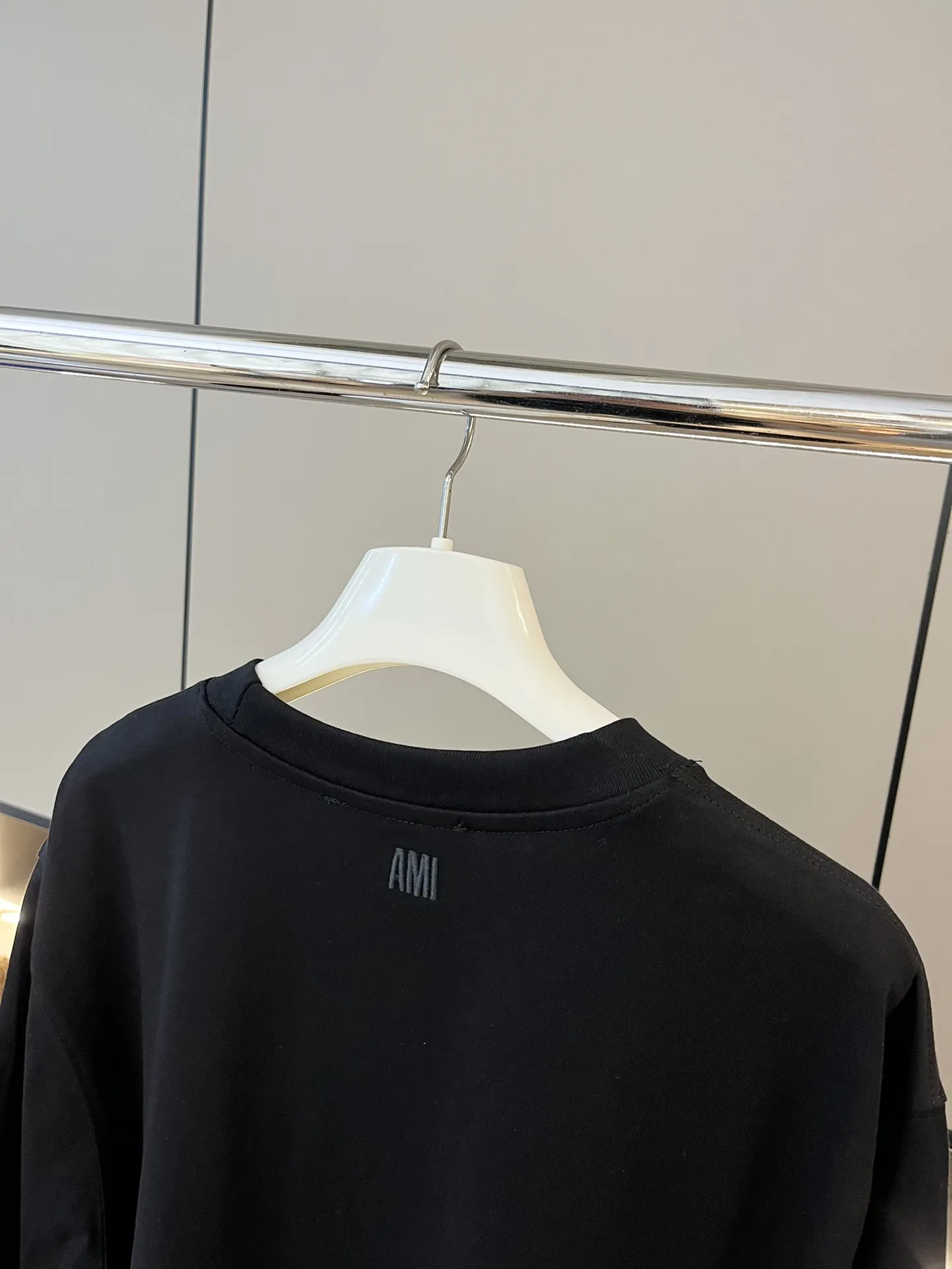 AMI新作黒プリント半袖Tシャツ - 画像 (4)