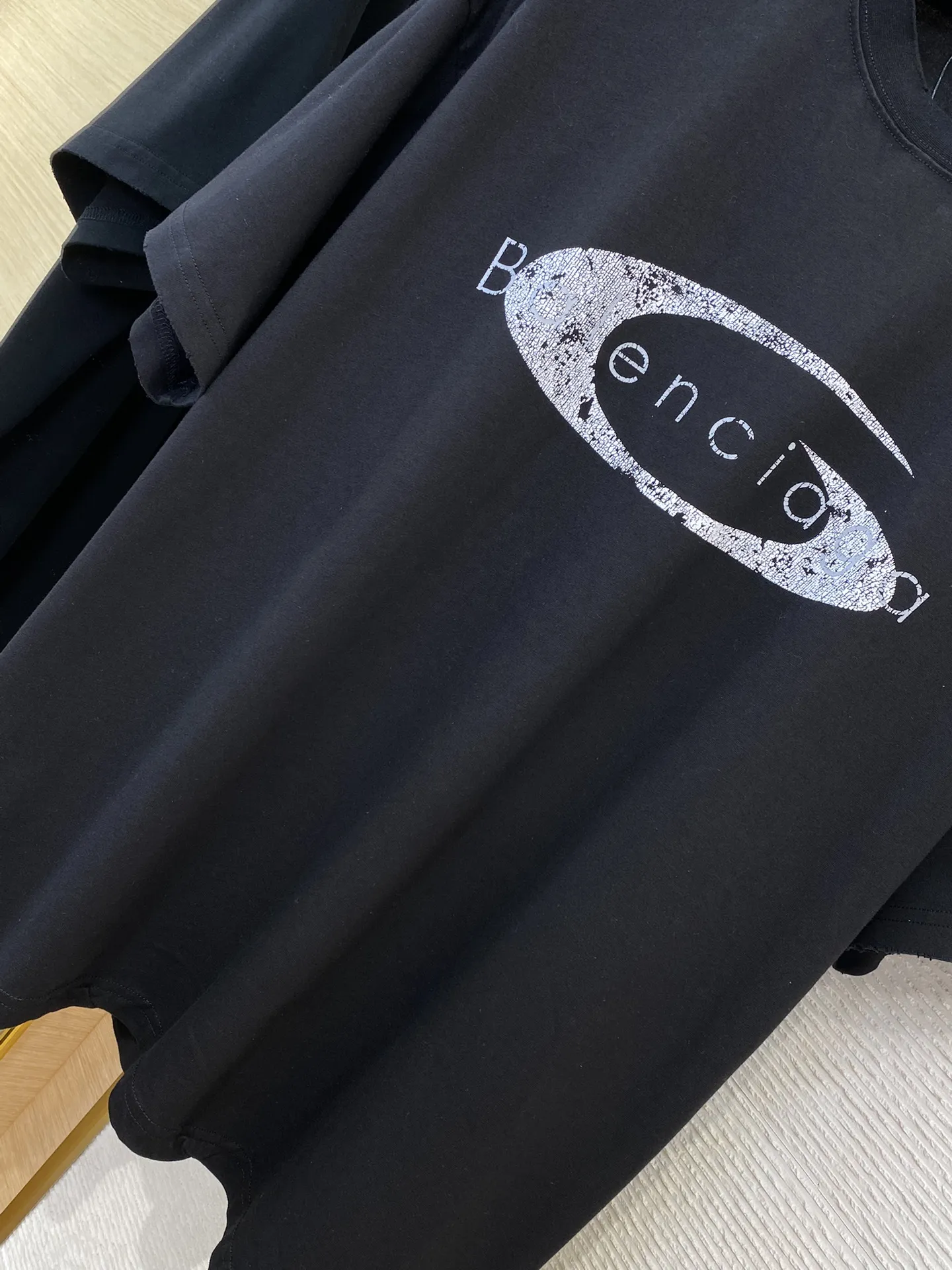 BLCGパリバルセロナ新作黒白裂纹アルファベット半袖Tシャツ - 画像 (8)