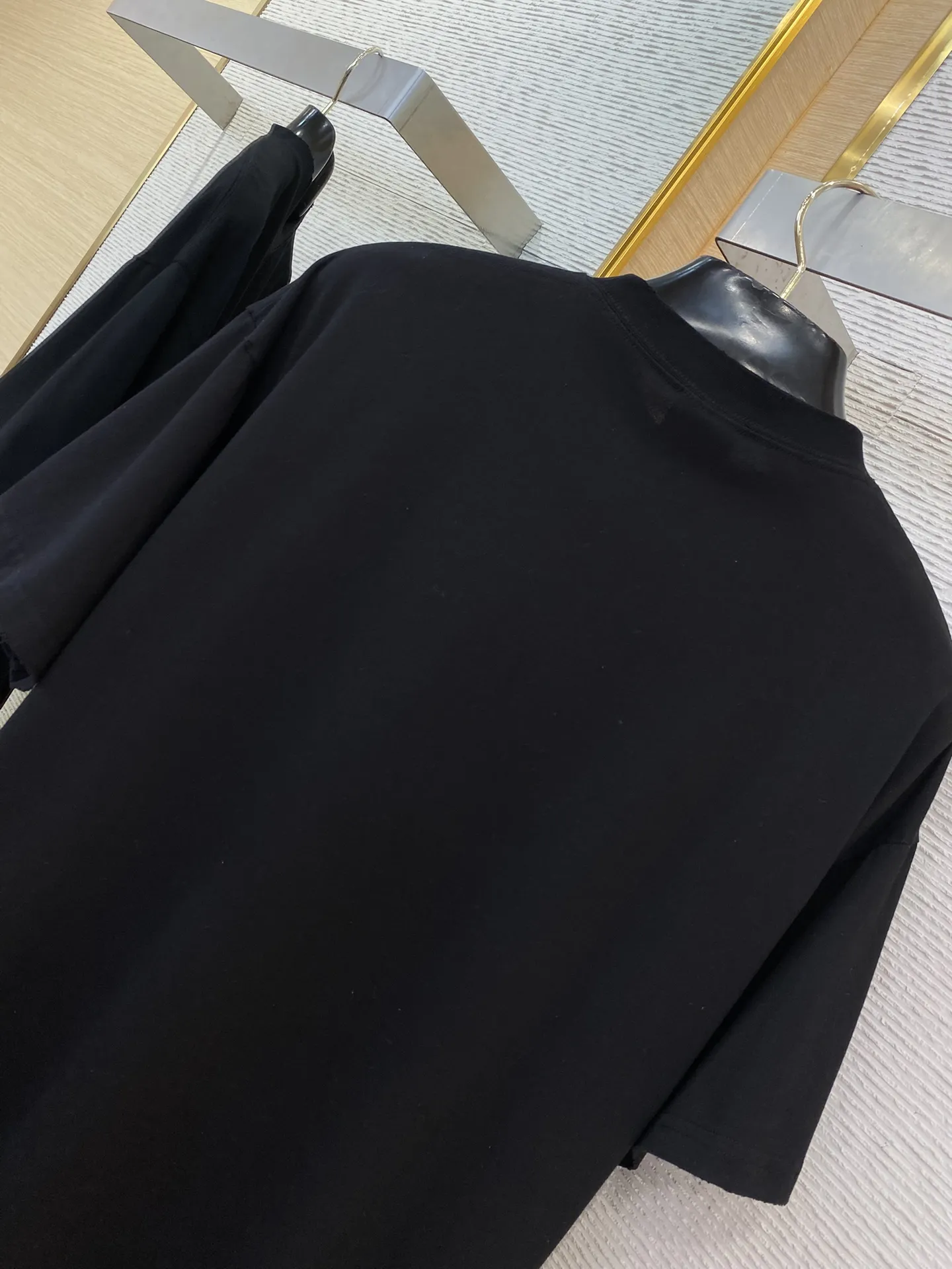 BLCGパリバルセロナ新作黒白裂纹アルファベット半袖Tシャツ - 画像 (10)