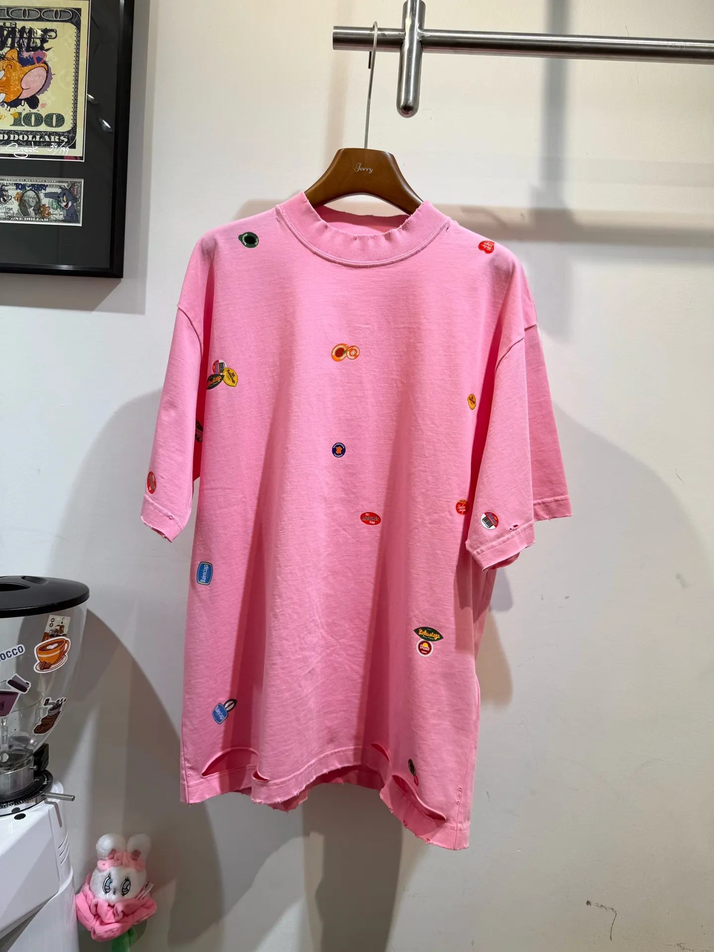 Balenciaga新作ピンク半袖Tシャツ破れ加工