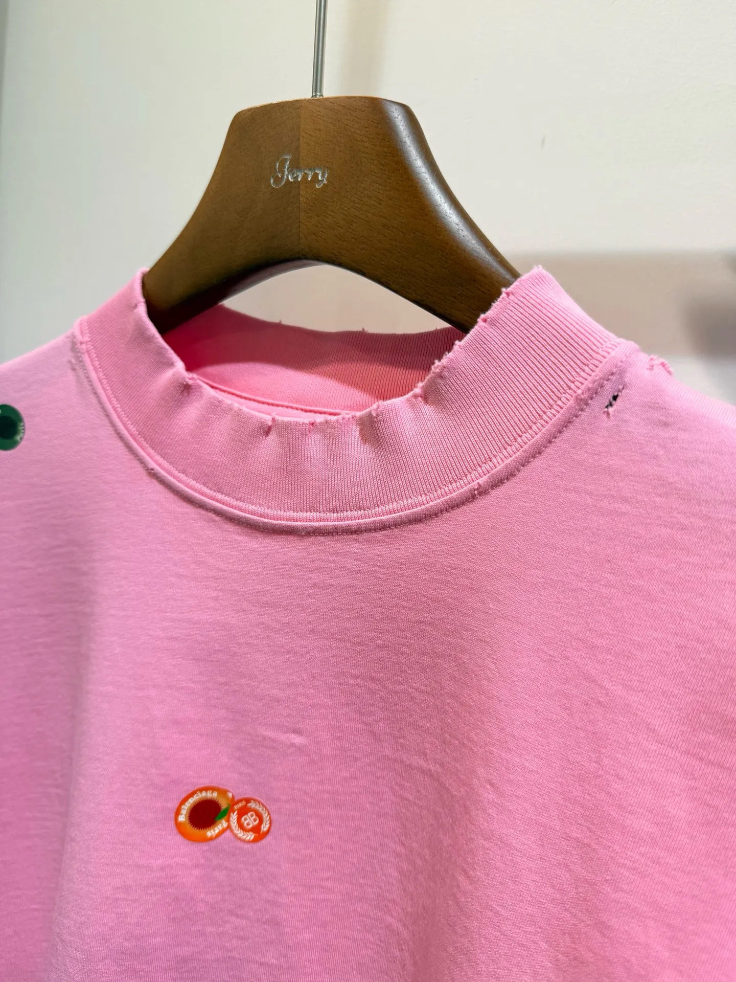 Balenciaga新作ピンク半袖Tシャツ破れ加工 - 画像 (3)