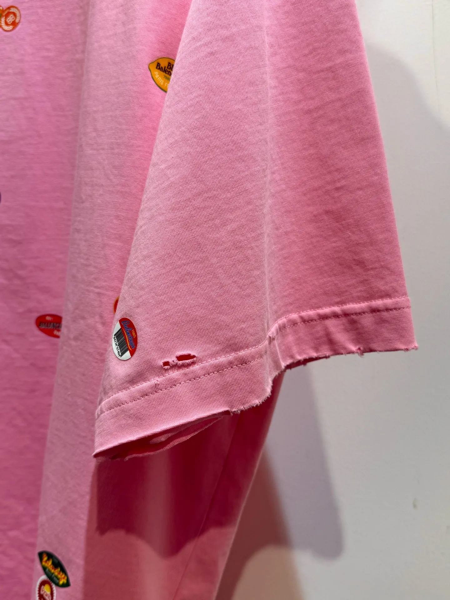Balenciaga新作ピンク半袖Tシャツ破れ加工 - 画像 (5)