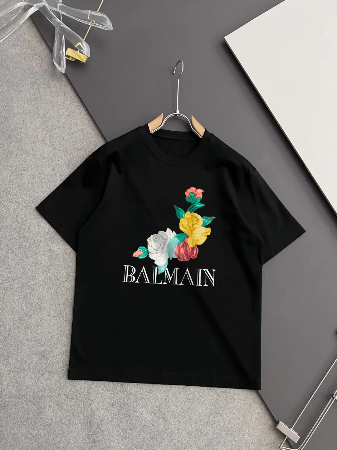 BALMAIN黒プリント半袖Tシャツ新作