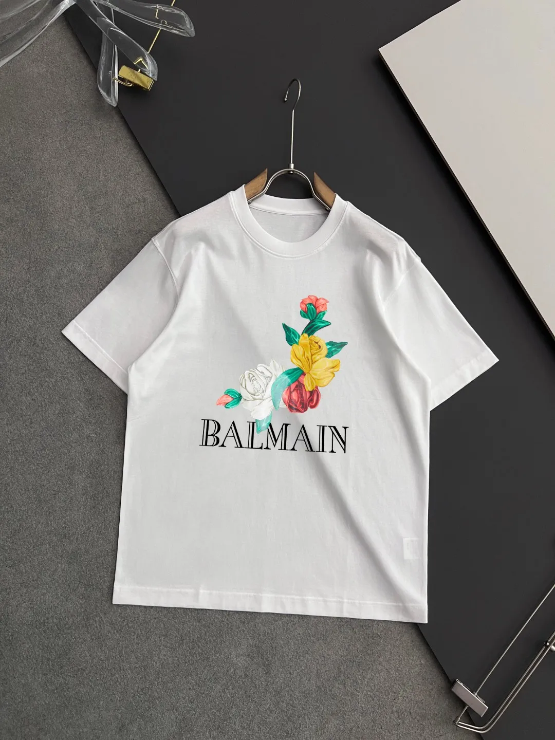 BALMAIN黒プリント半袖Tシャツ新作 - 画像 (5)
