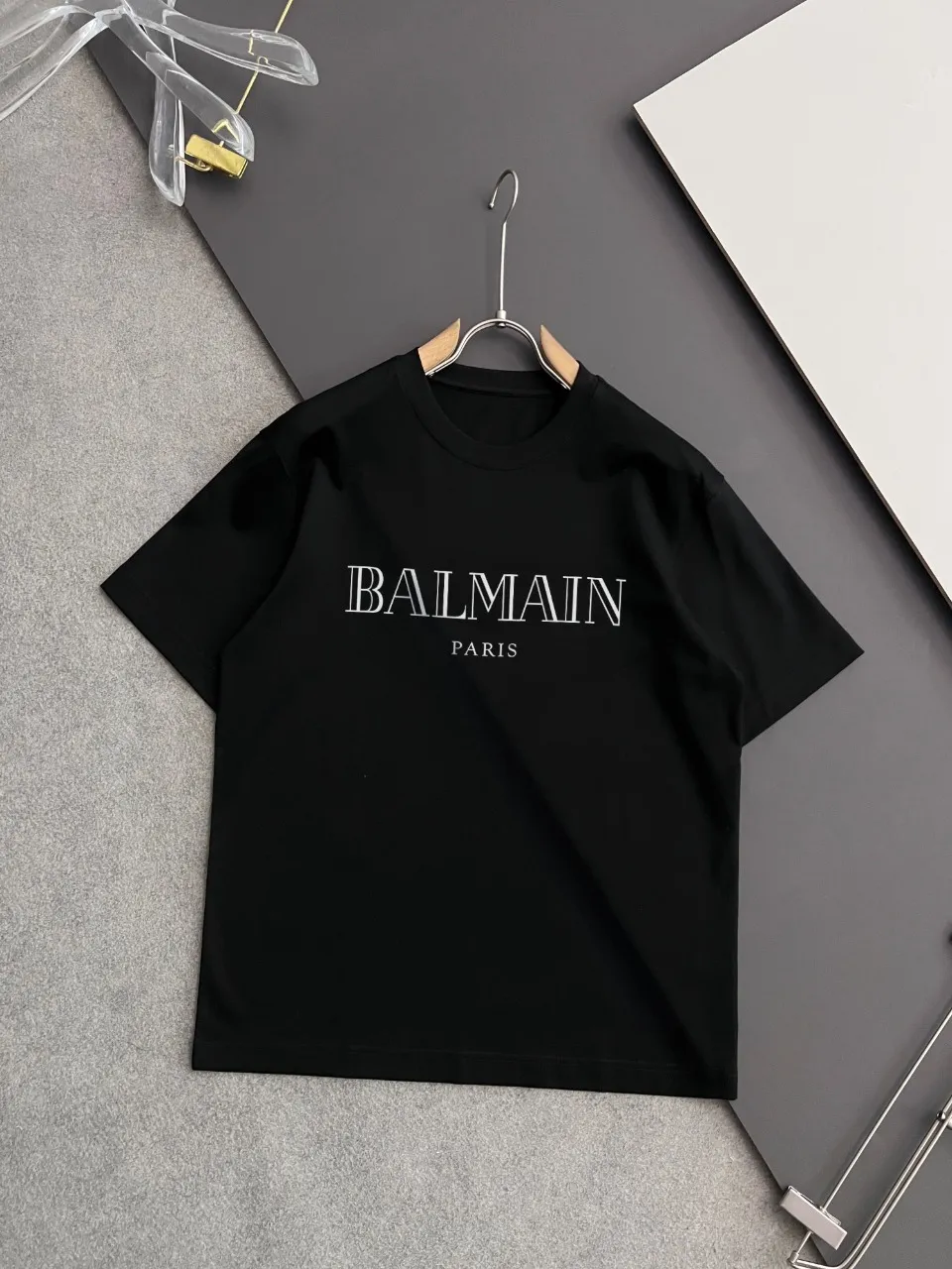 BALMAIN PARIS新作黒半袖Tシャツ
