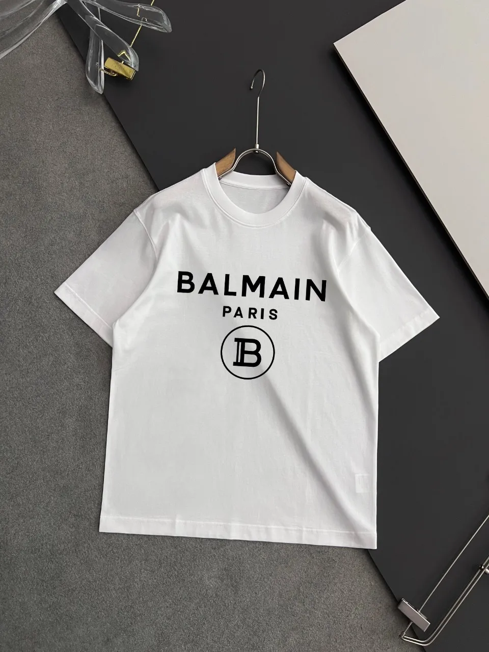 BALMAIN PARIS 新作白黒半袖Tシャツ