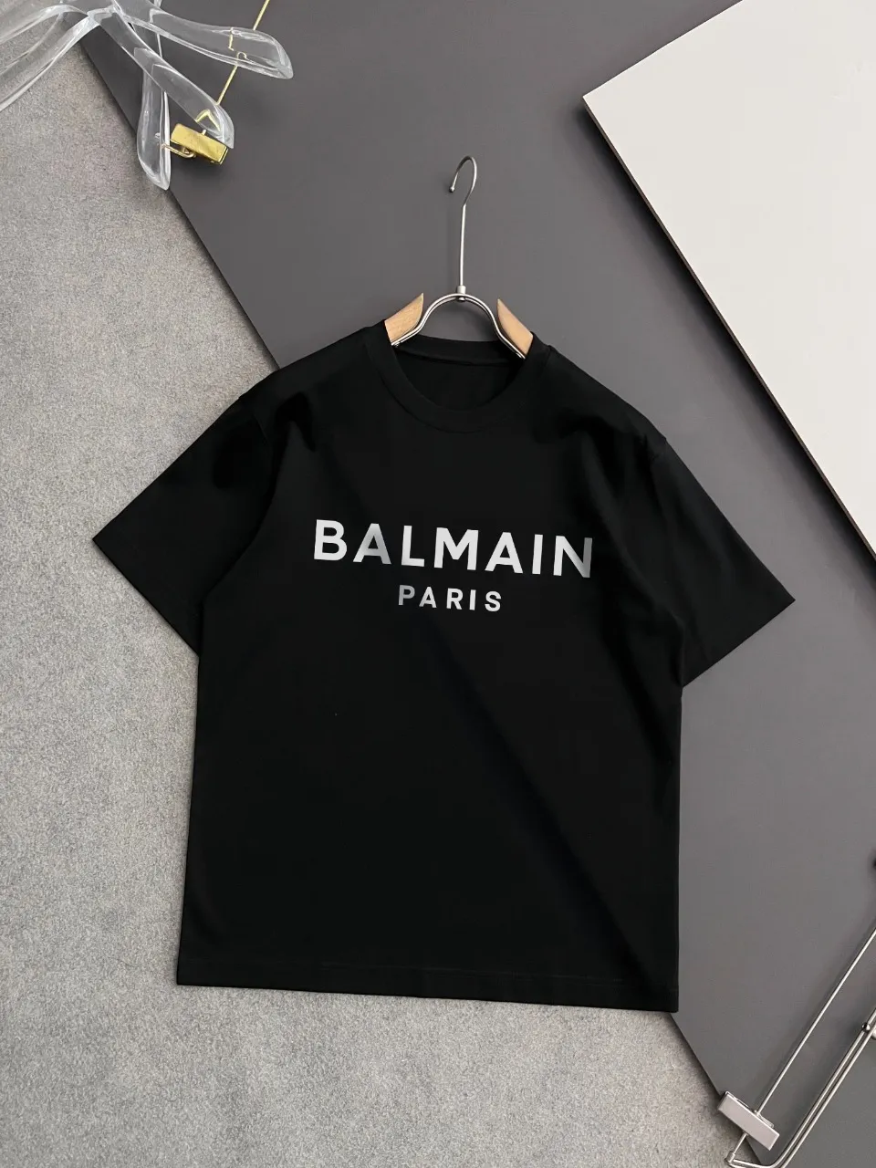 BALMAIN PARIS新作黒半袖Tシャツ