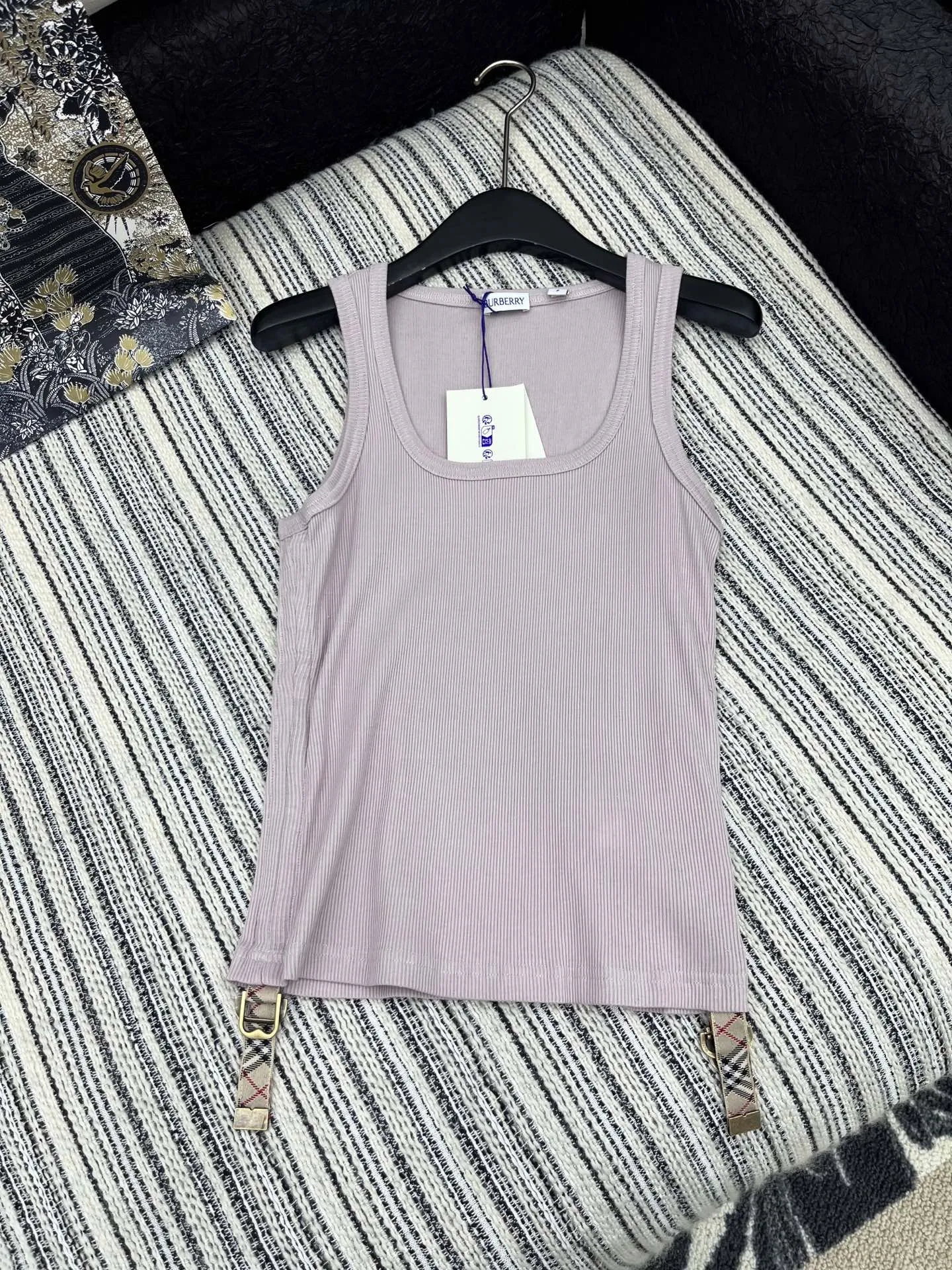 Burberry 2025新作黒色側抽縄ベスト - 画像 (4)