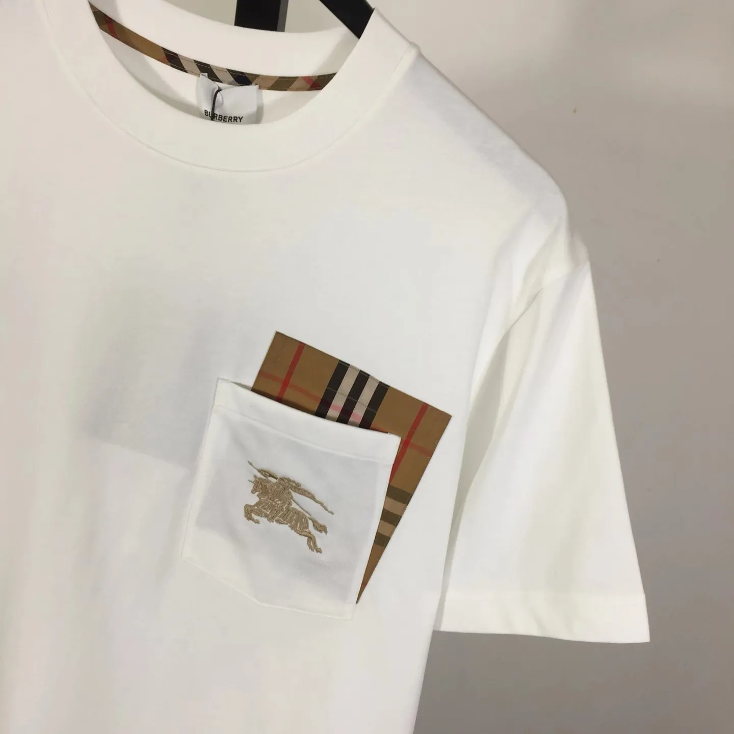 BURBERRY 2025ss新作白重ねポケット半袖Tシャツ - 画像 (5)