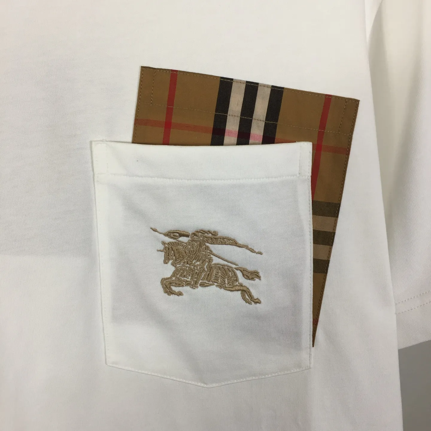 BURBERRY 2025ss新作白重ねポケット半袖Tシャツ - 画像 (6)